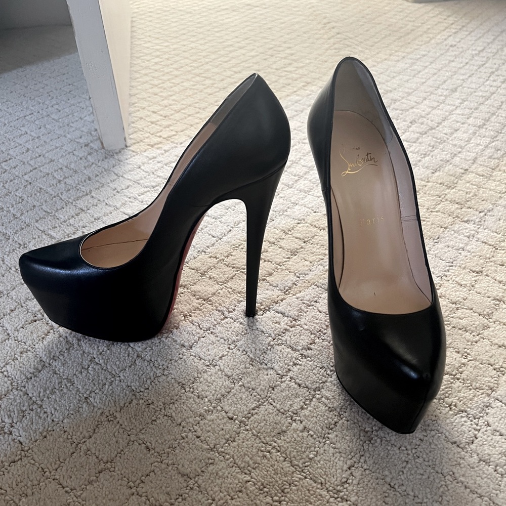 Gorgeous black 6.25 inch Dolly Leather 160 Platform Pumps Louboutins size 39